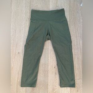 Brand NWT never worn Old Navy powersoft crop/high rise leggings with compression